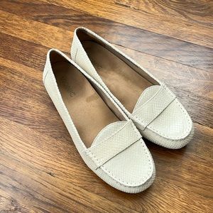 Vionic Loafers size 9